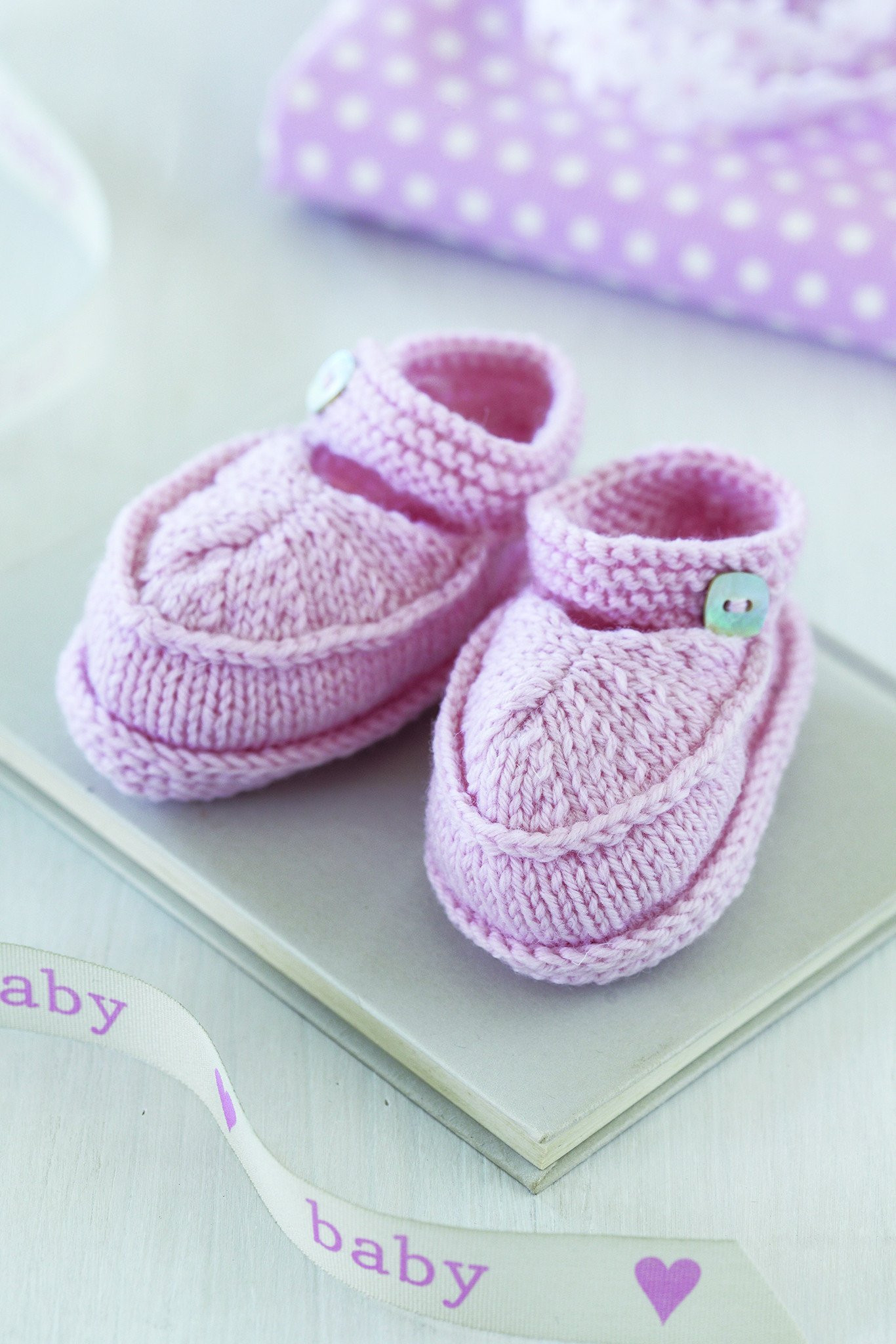 Babies Booties Knitting Pattern Ba Booties With Button Knitting Pattern