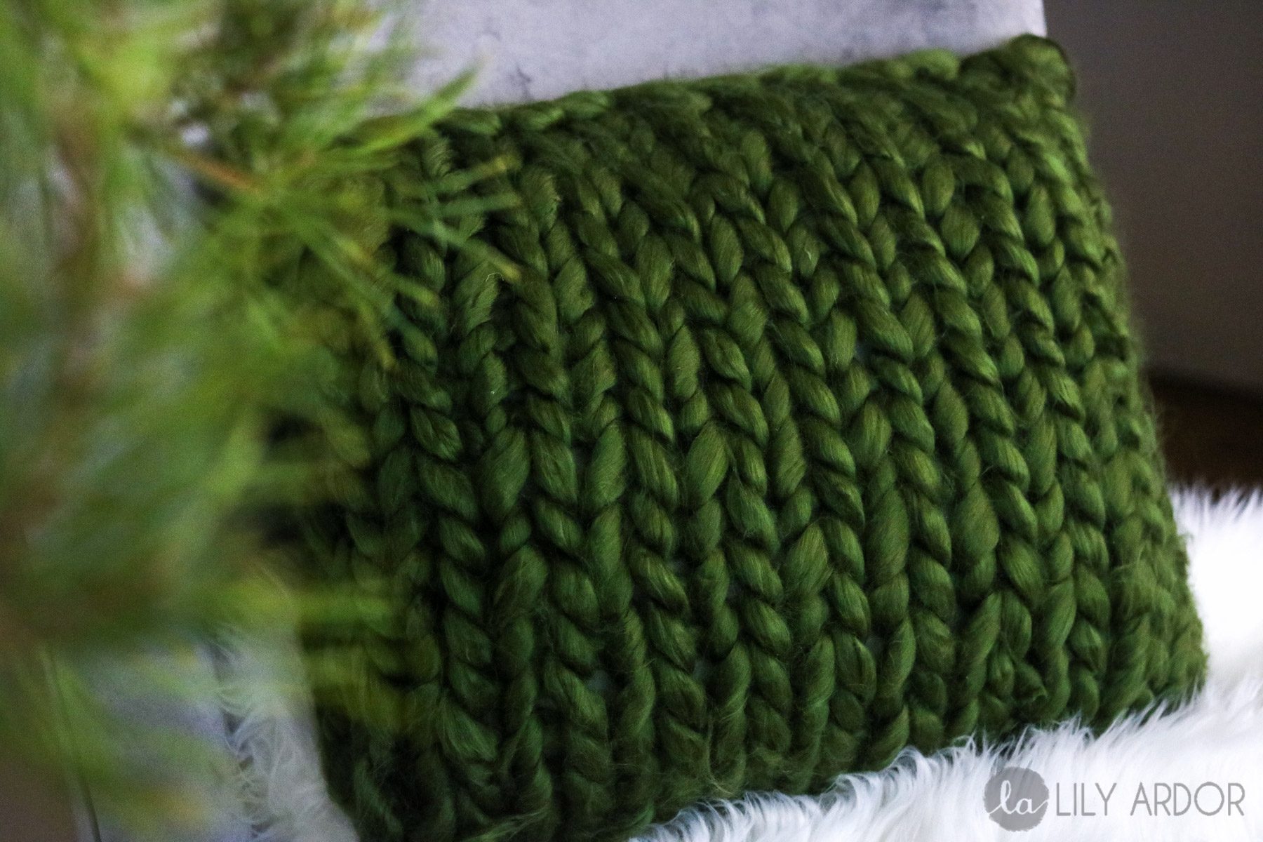 Chunky Wool Throw Knitting Pattern Chunky Knit Throw Pillow In Under An Hour Lily Ardor
