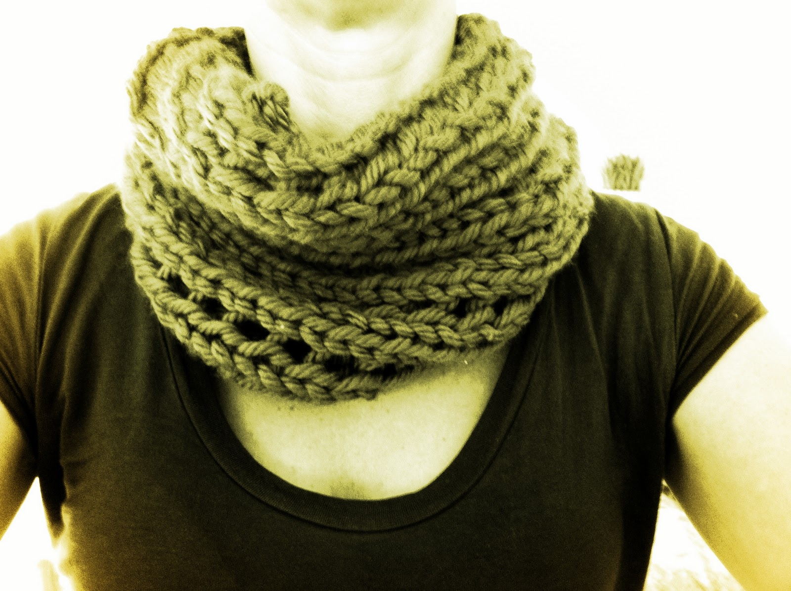 Cowl Knitted Scarf Patterns Free And Easy Chunky Cowl Pattern Twyste