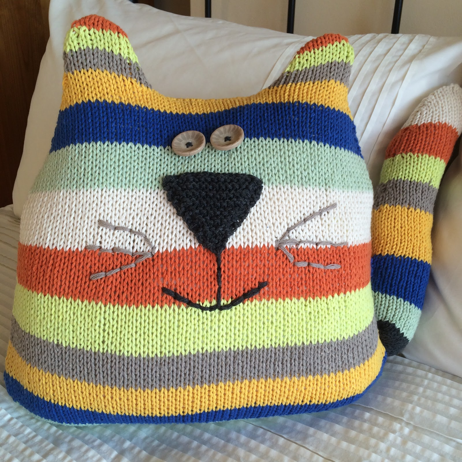Free Cushion Knitting Patterns Grannys World Knitting Cat Cushion