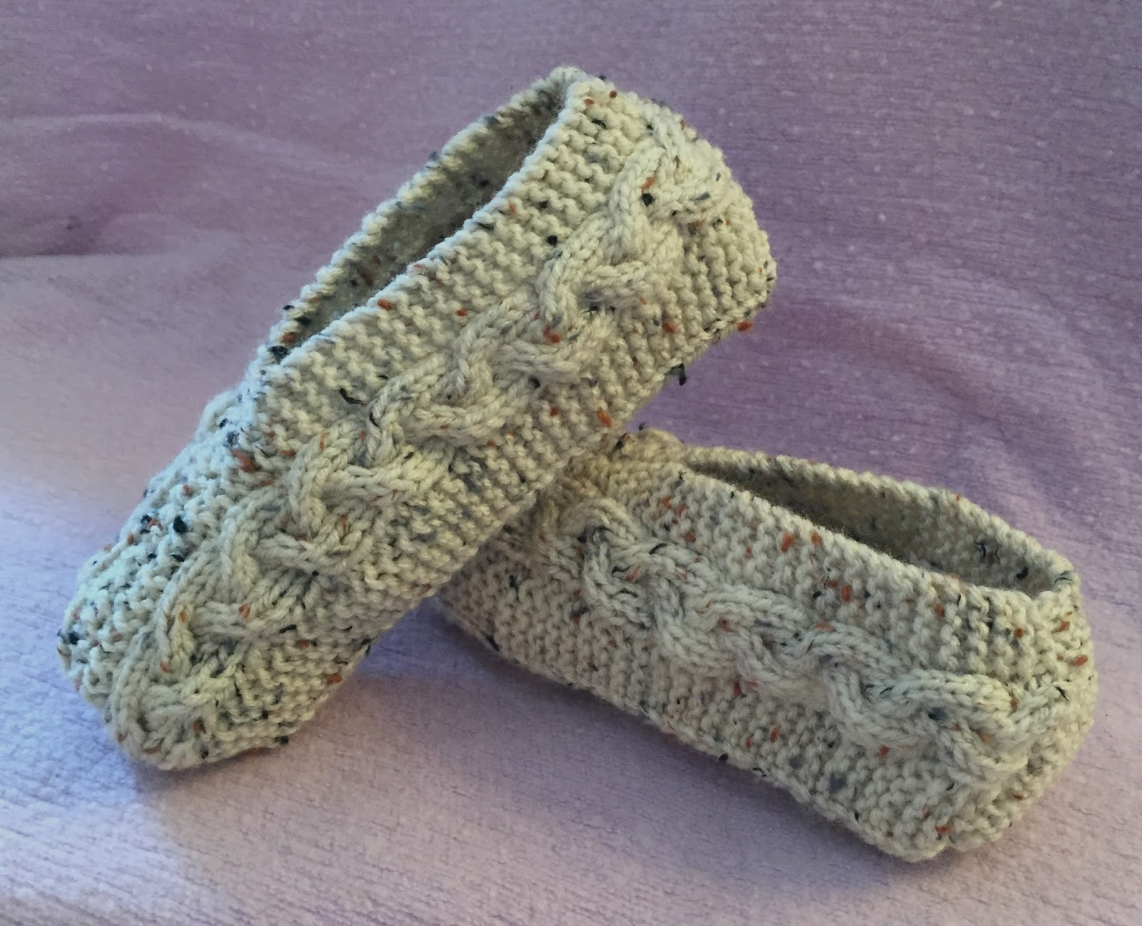 Free Knit Slipper Pattern Kweenbee And Me Learn To Knit Slippers With These Patterns