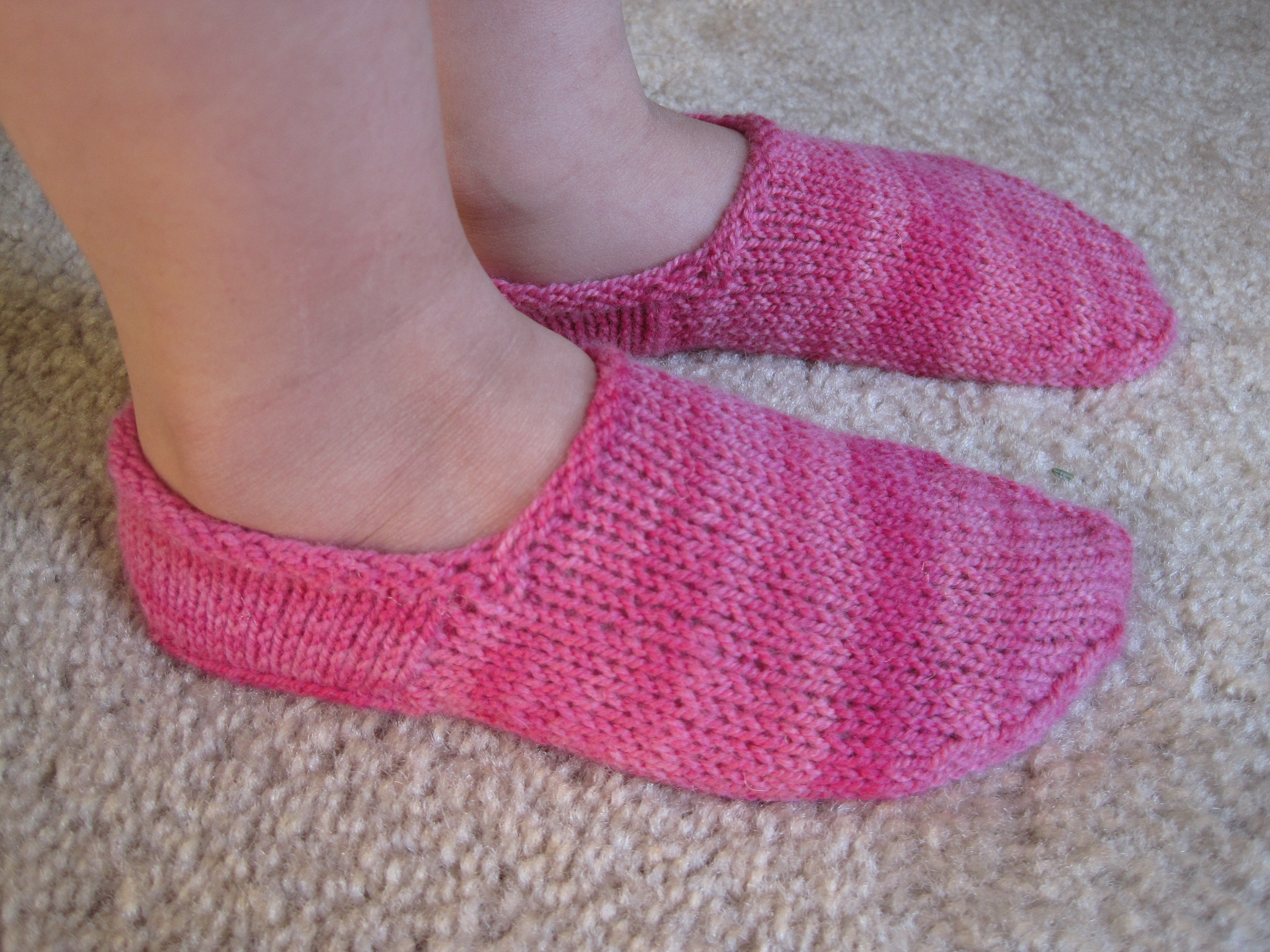Free Knitting Patterns For Bed Socks Lovely Little Bed Socks For Children Makerknit