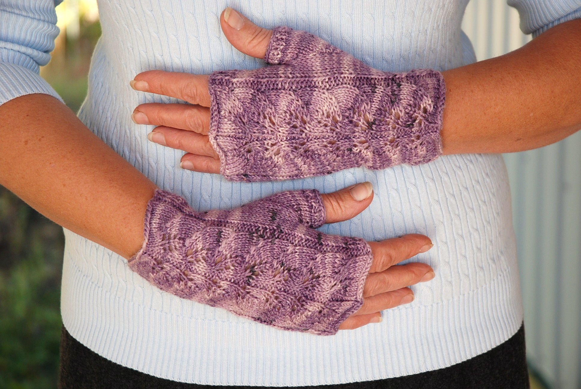 Free Knitting Patterns For Dk Weight Yarn Knitting Patterns Galore Twin Leaf Fingerless Gloves