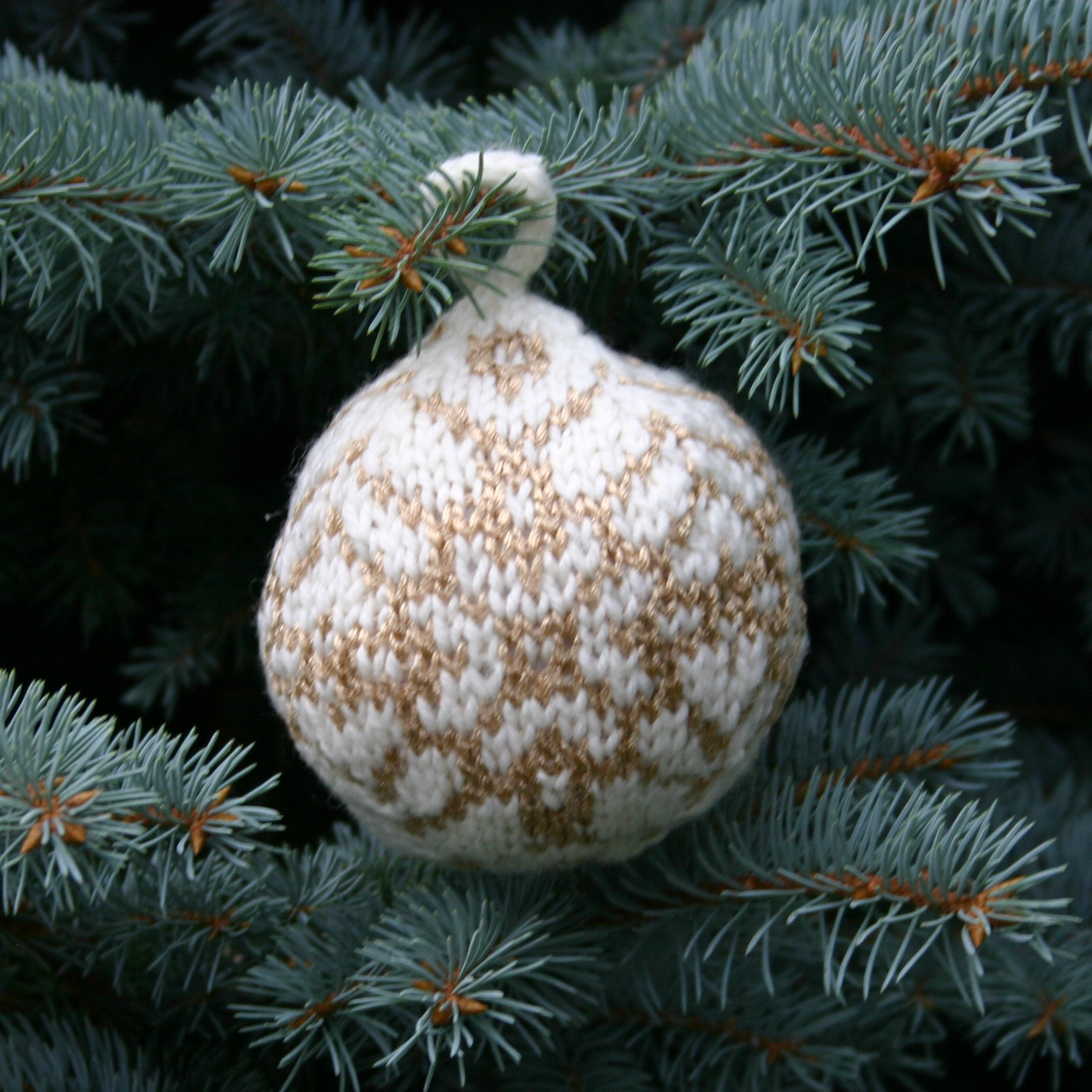 Knitted Ball Pattern Free Knitting Patterns Galore Star Of Bethlehem Christmas Ball