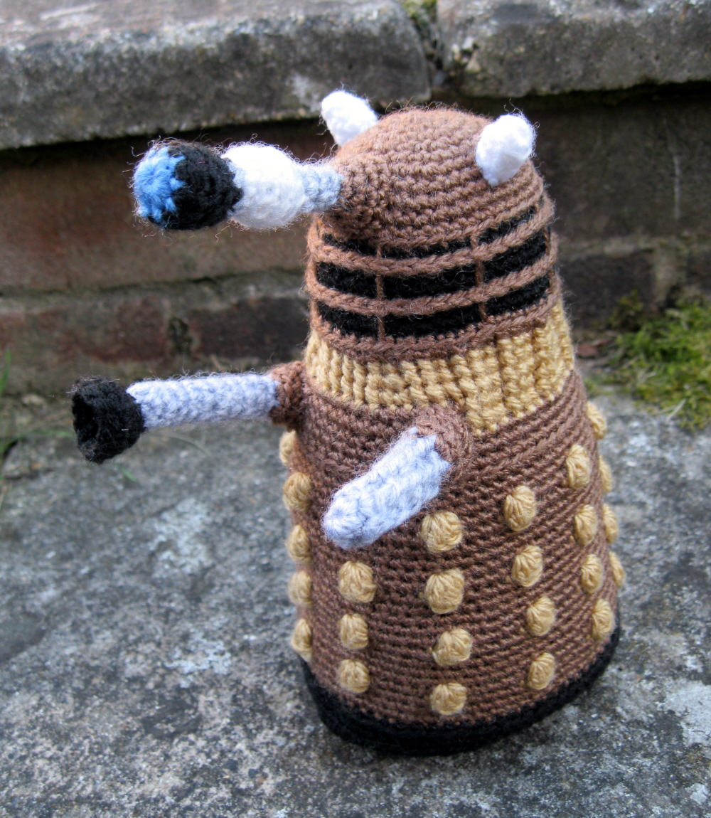 Knitted Dalek Pattern Lucyravenscar Crochet Creatures Dalek Amigurumi Pattern Free