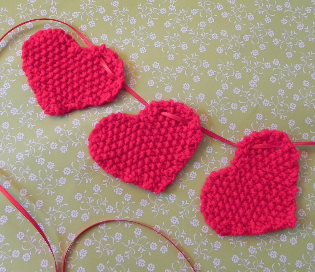 Knitted Heart Pattern Brighten Up Parties And Blank Walls With Knitted Bunting