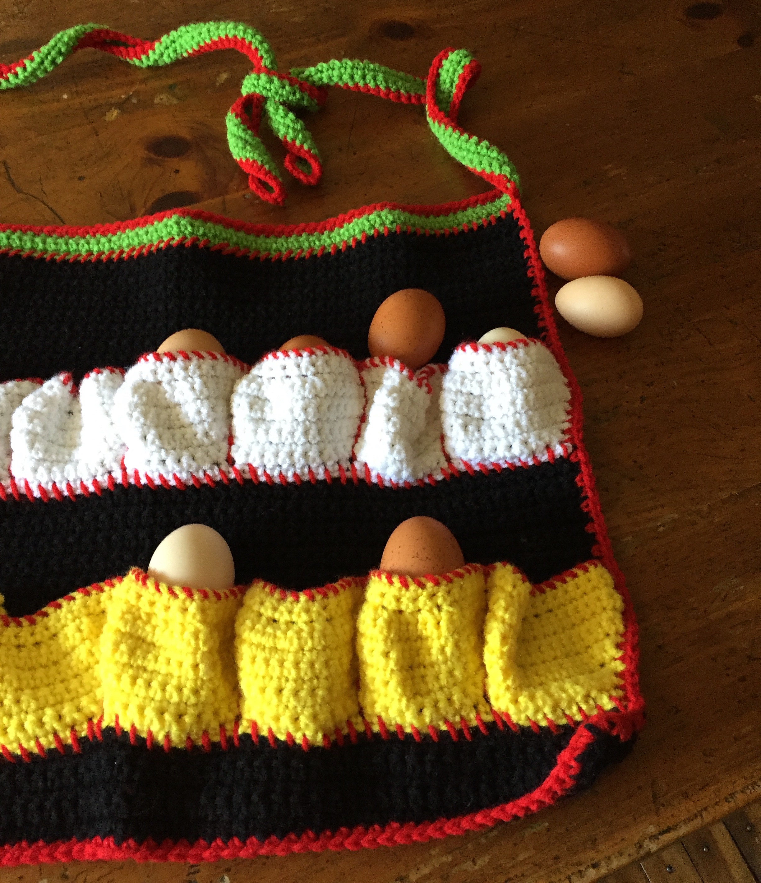 Knitted Hen Pattern Cheerful Crocheted Egg Gathering Apron A Review And A Deal