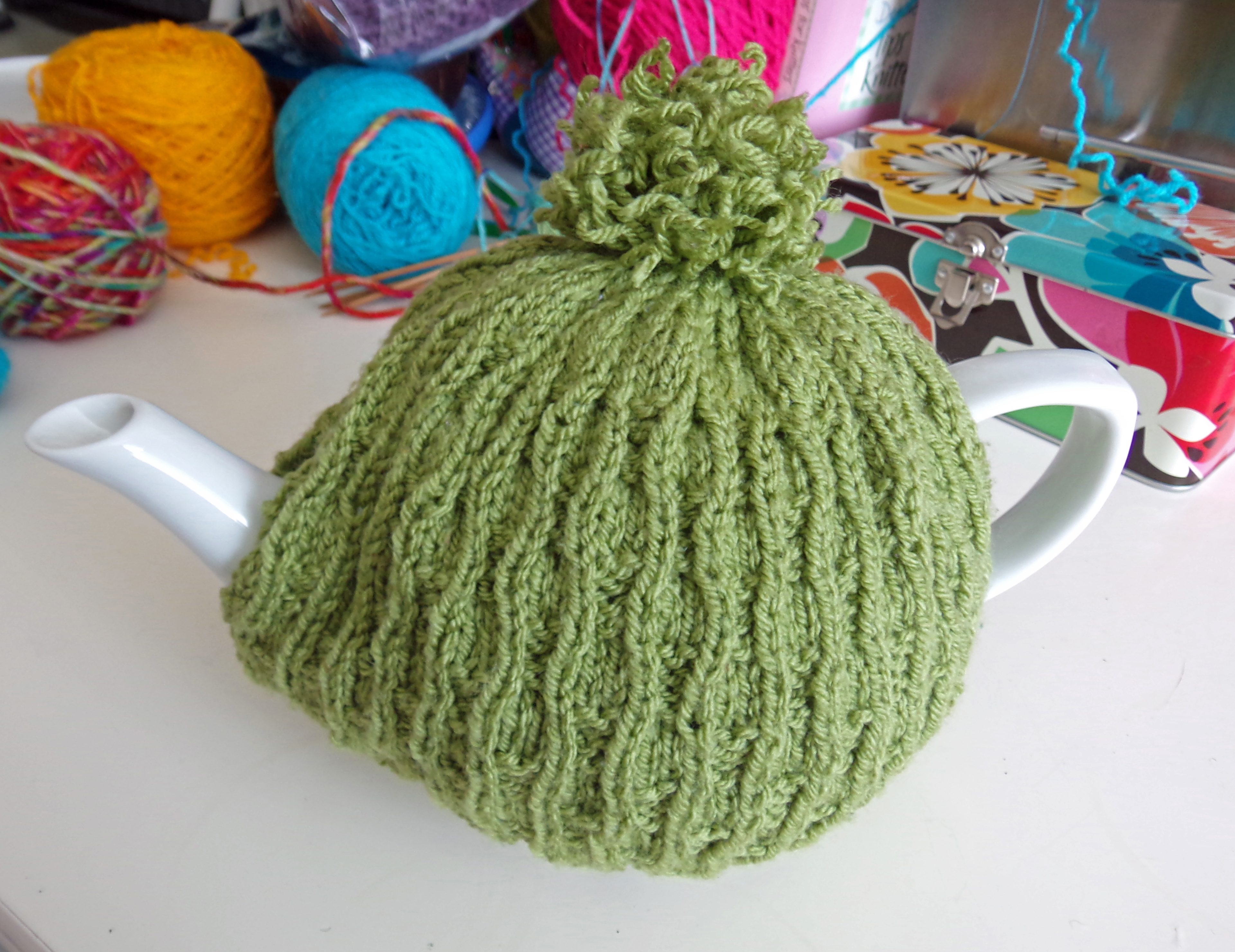 Knitted Tea Cosy Pattern Easy Three Free Tea Cosy Patterns Reviewed Or Why Tea Pots Are Better