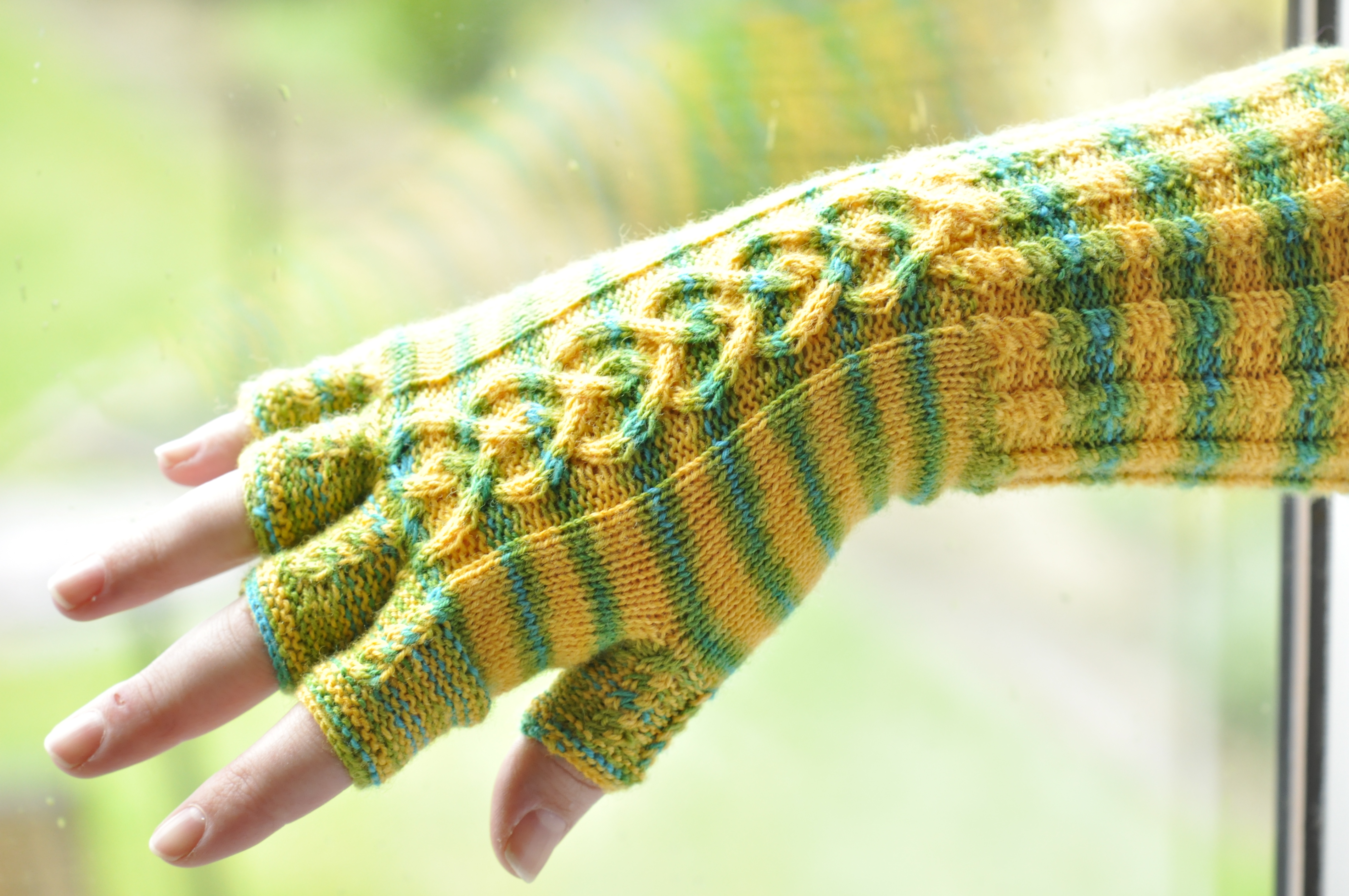 Knitting Pattern For Gloves Daffodil Love Gloves A Free Knitting Pattern Designs Elseline