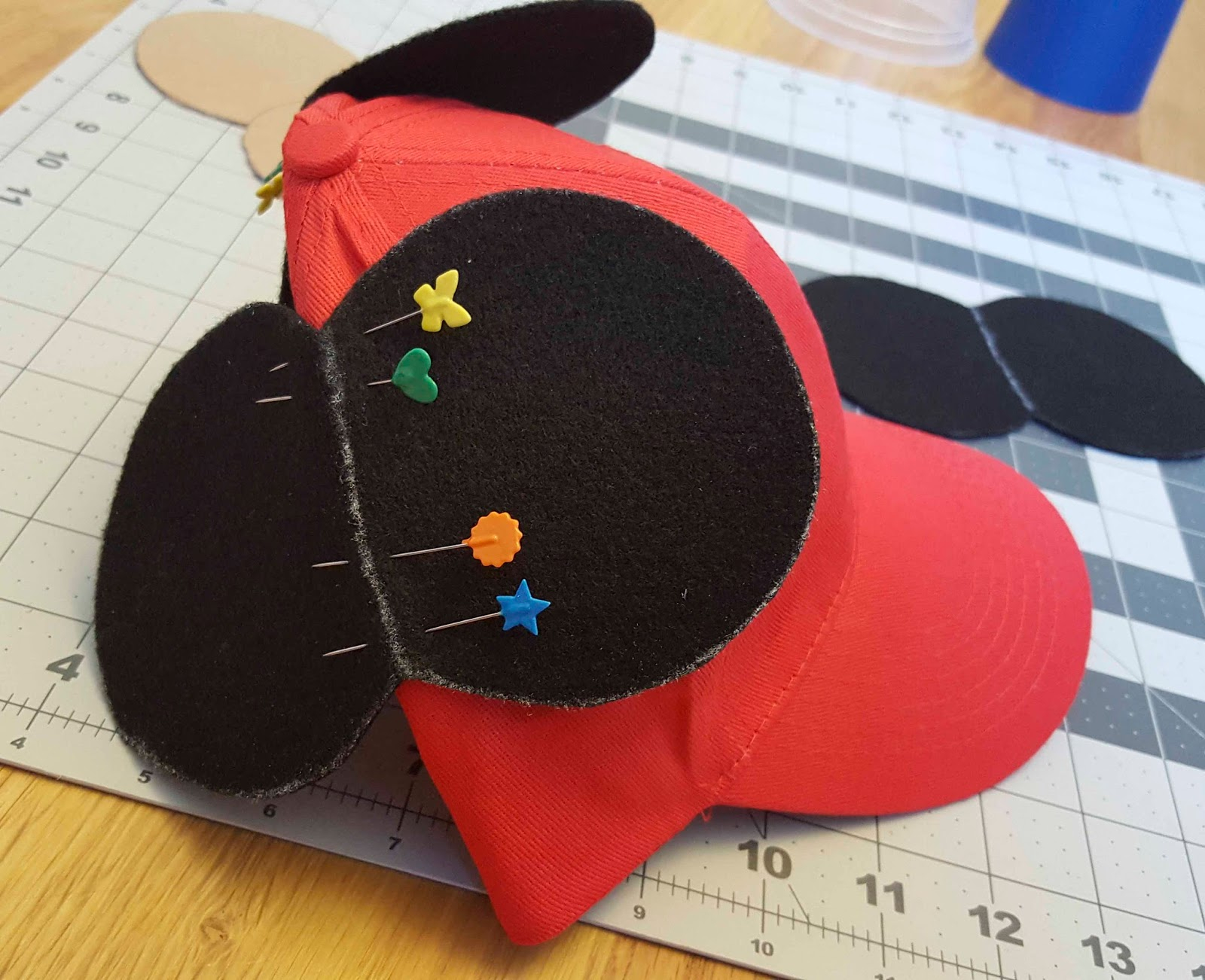 Knitting Pattern For Mickey Mouse Hat Chemknits Diy Mickey Mouse Baseball Hats