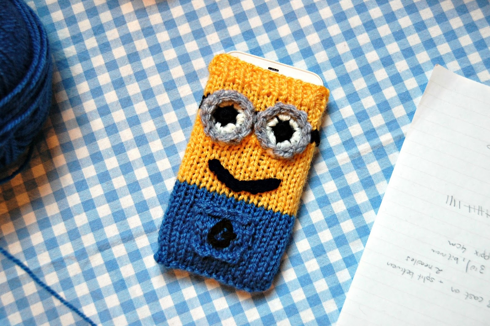 Knitting Patterns For Minions The Geeky Knitter Minion Phone Cover Free Knitting Pattern