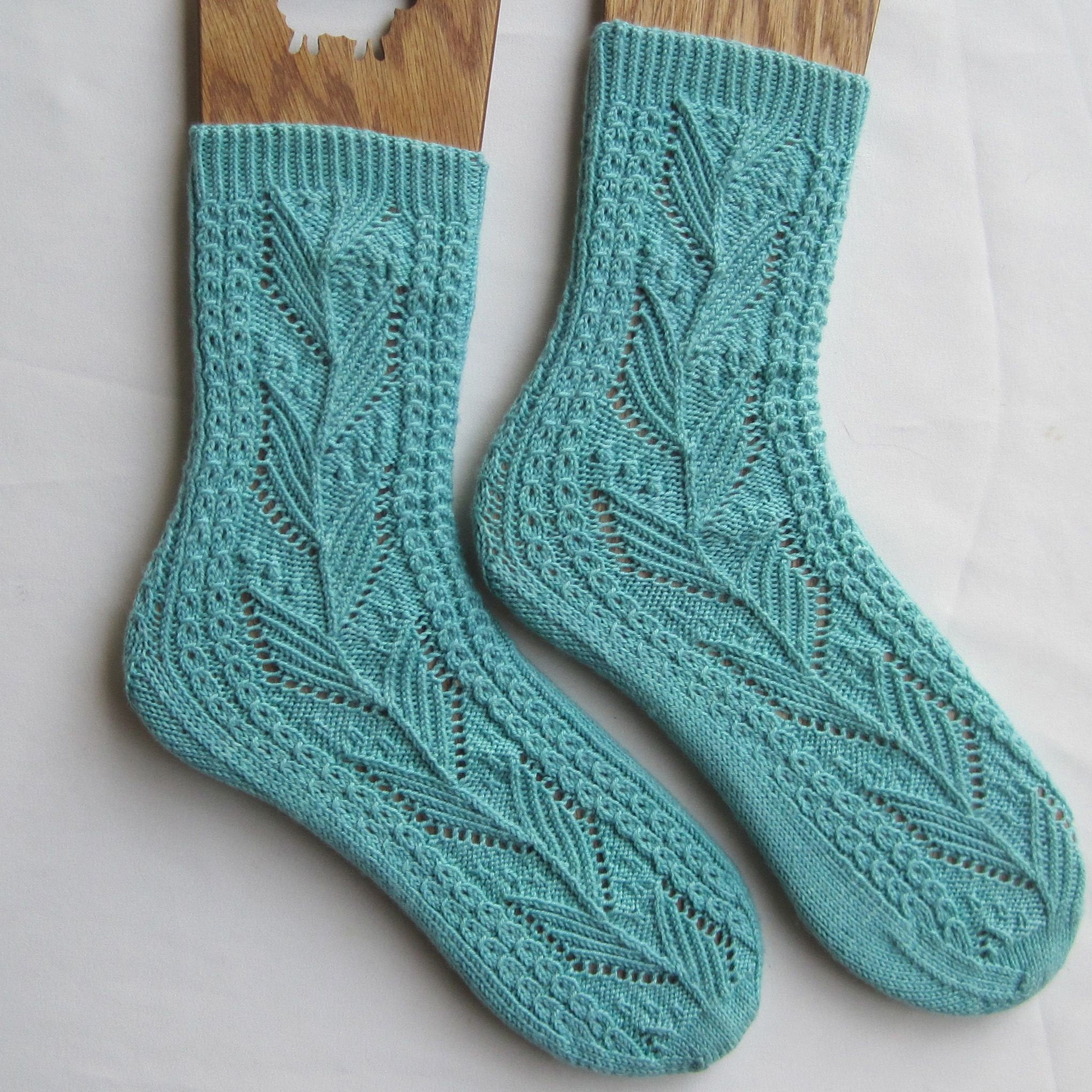 Knitting Sock Patterns Knit Sock Pattern Laurel Nupps And Mock Cable Sock Knitting Pattern