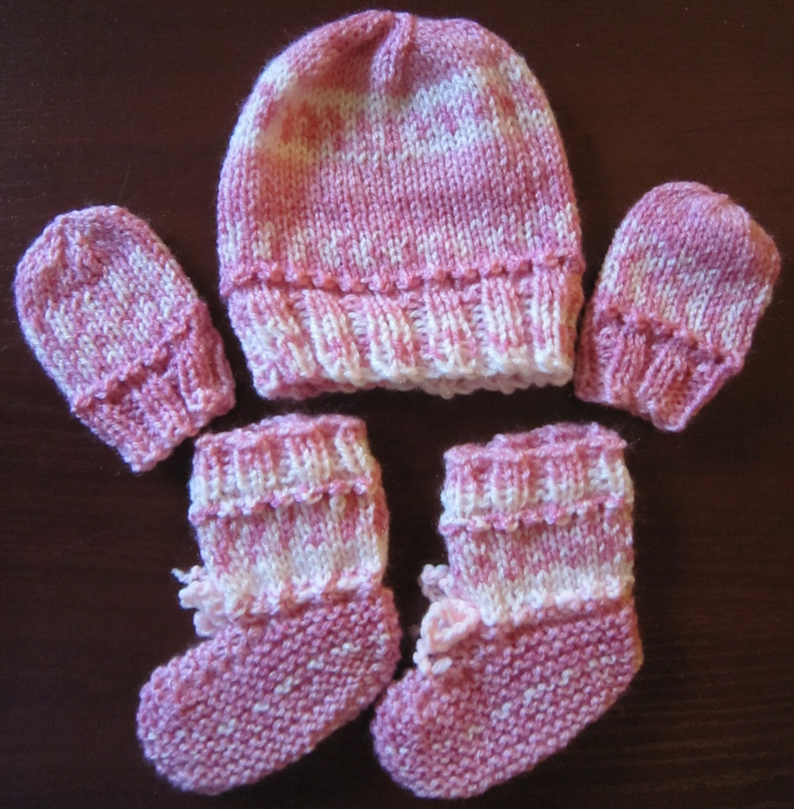 Seamless Baby Booties Knit Pattern Sea Trail Grandmas Preemie And Newborn Seamless Sweater Hat